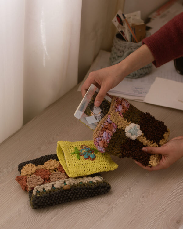bolsa tejida con libreta artesanal